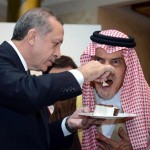 Turkish PM Feeds Palestine cake to official