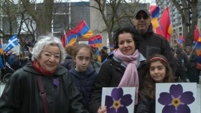 Anahit Voskericyan Kuyumcu (left) has passed on her family's stories of survival during the Armenian genocide to her daughter, Celine Kuyumucu (middle) and her grandchildren. (CBC)