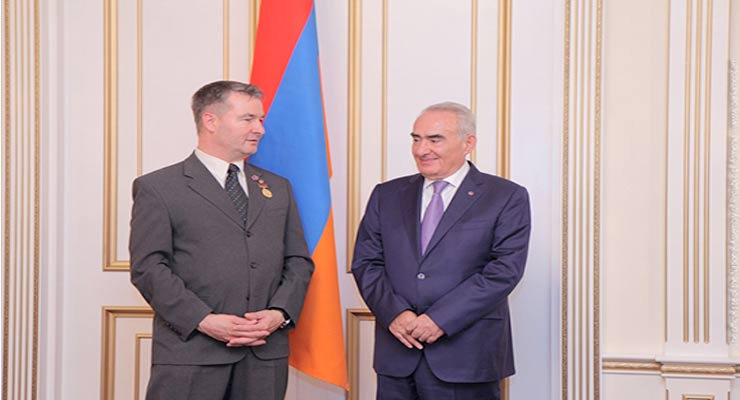 Armenia’s National Assembly Speaker Galust Sahakyan (right) met with Bundestag MP Albert Weiler on Monday, August 29. (Photo: Parliament.am)