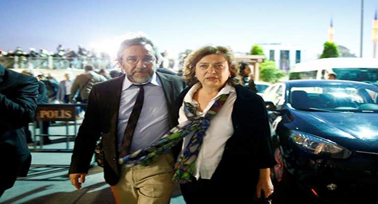 Turkish journalist Can Dündar and his wife, Dilek, who had her passport confiscated in September. (Reuters/Osman Orsal)