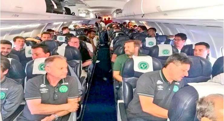  The Brazilian football team Chapecoense pictured on board a plane (Photo: Twitter) 