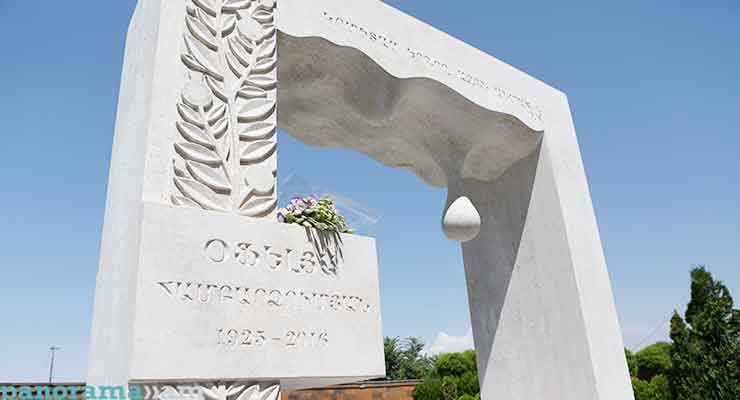 Monument dedicated to prominent Armenian folk singer